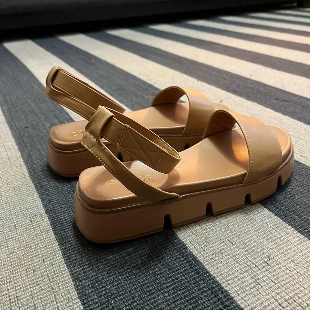 Trendy Tan Sandals